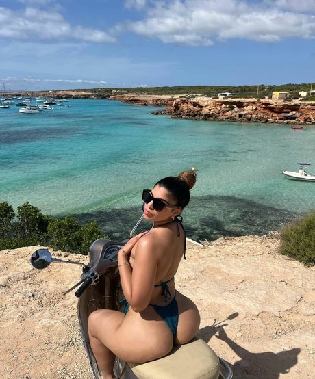 latina onlyfans sexy nude image