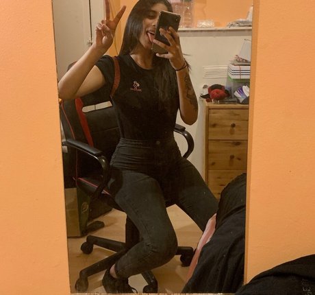 BambiAfterDark pretty model gallery