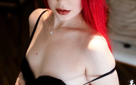 Manuela Mont nude model pic