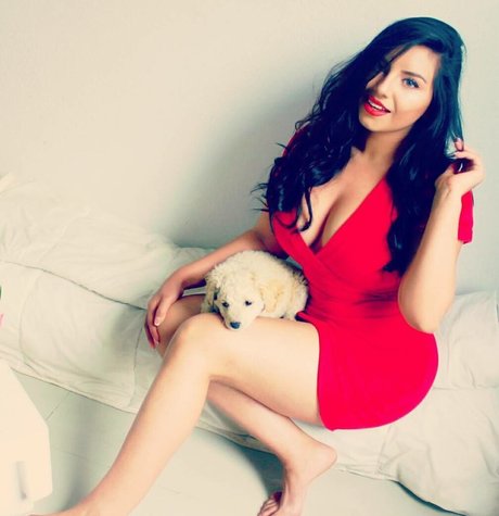 Herlinda Angel star sexy picture