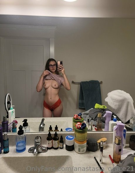 Anastasia Grace naked model picture