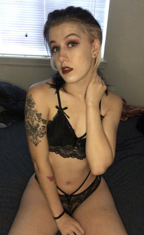 Hawlee Cromwell star xxx pictures