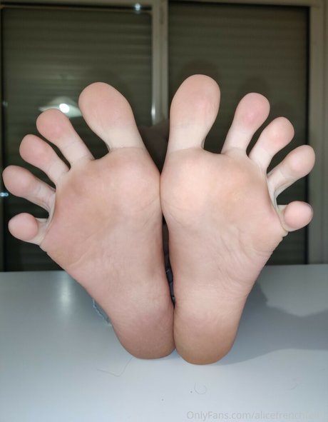 alicefrenchfeet model sex pic