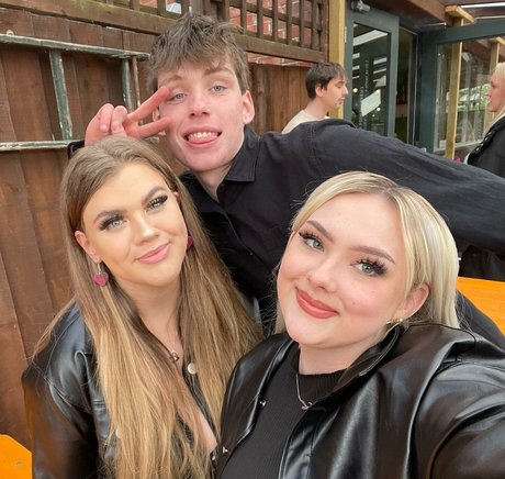 Molly Georgia Leach star exclusive img