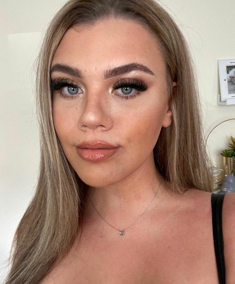 Molly Georgia Leach erotic actress gallery