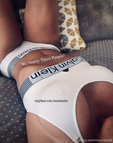 musclechic sex model image