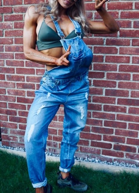 musclechic erotic actress archive