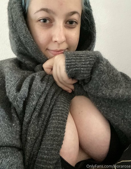 leorarose sexy pornstar pics