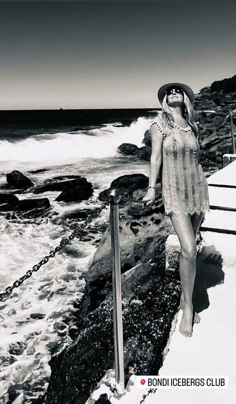 Penny Lancaster pretty actress picture