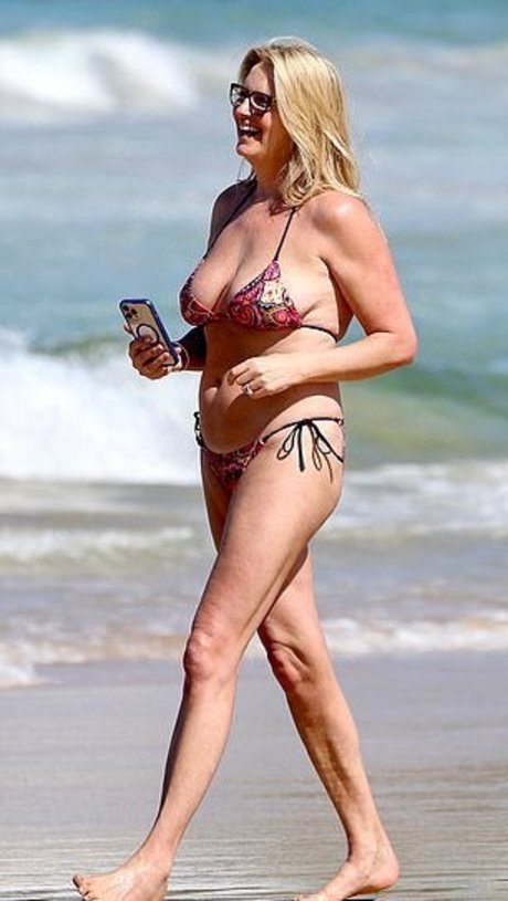 Penny Lancaster porn model img