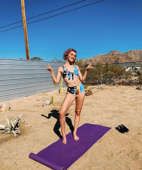 Alyson Stoner adult model pics