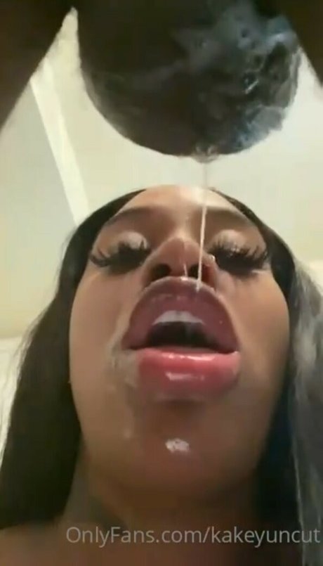 Lickmykakez model exclusive image