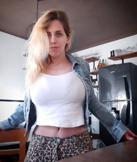 Maria Celeste model top pics