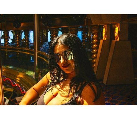 Charlotte Godoy nude model photo