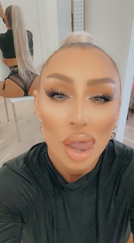 Sexyvenera exclusive model photo