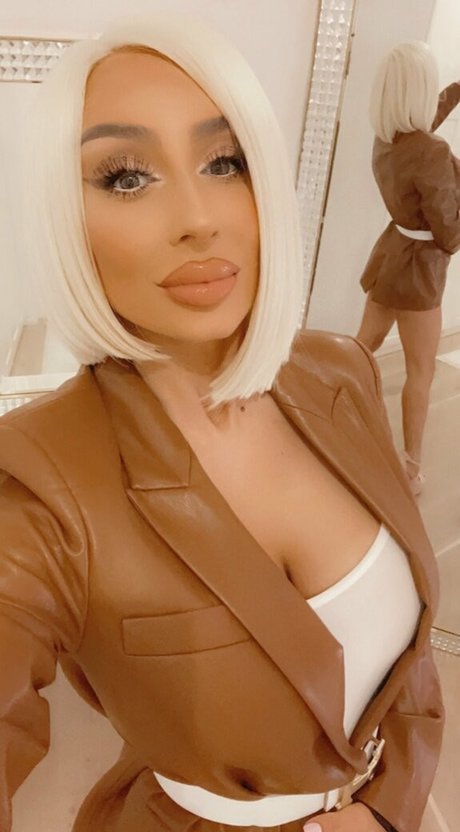 Sexyvenera model pictures