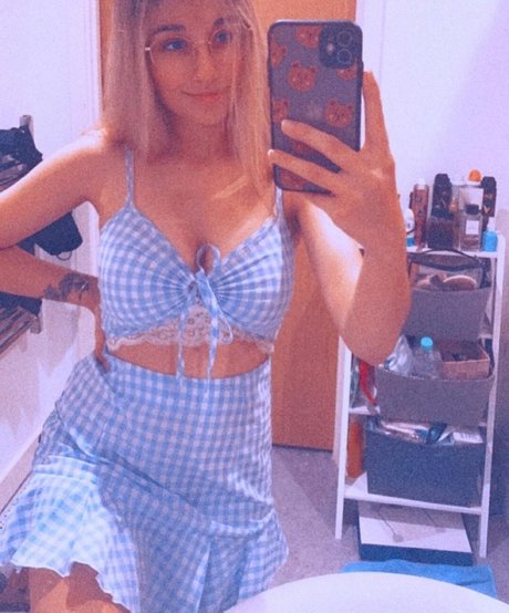 Maya ASMR star sexy pic