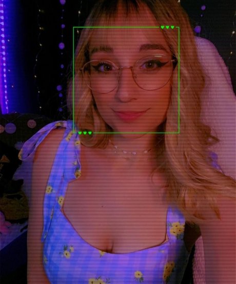 Maya ASMR top model img