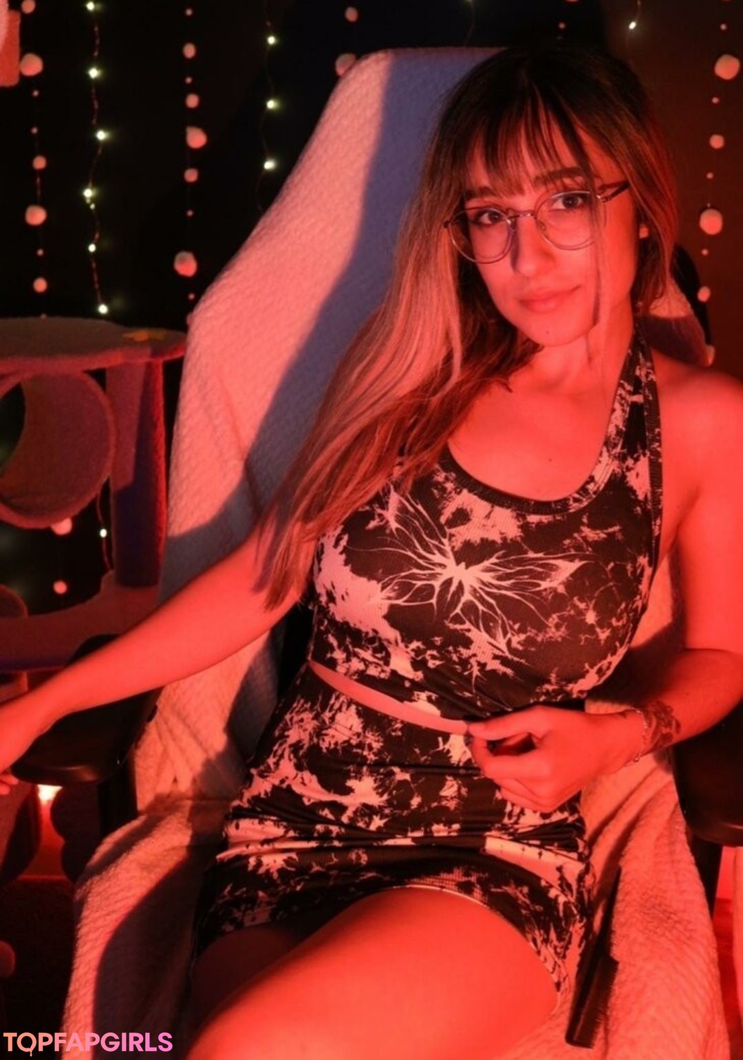 Maya ASMR art model picture