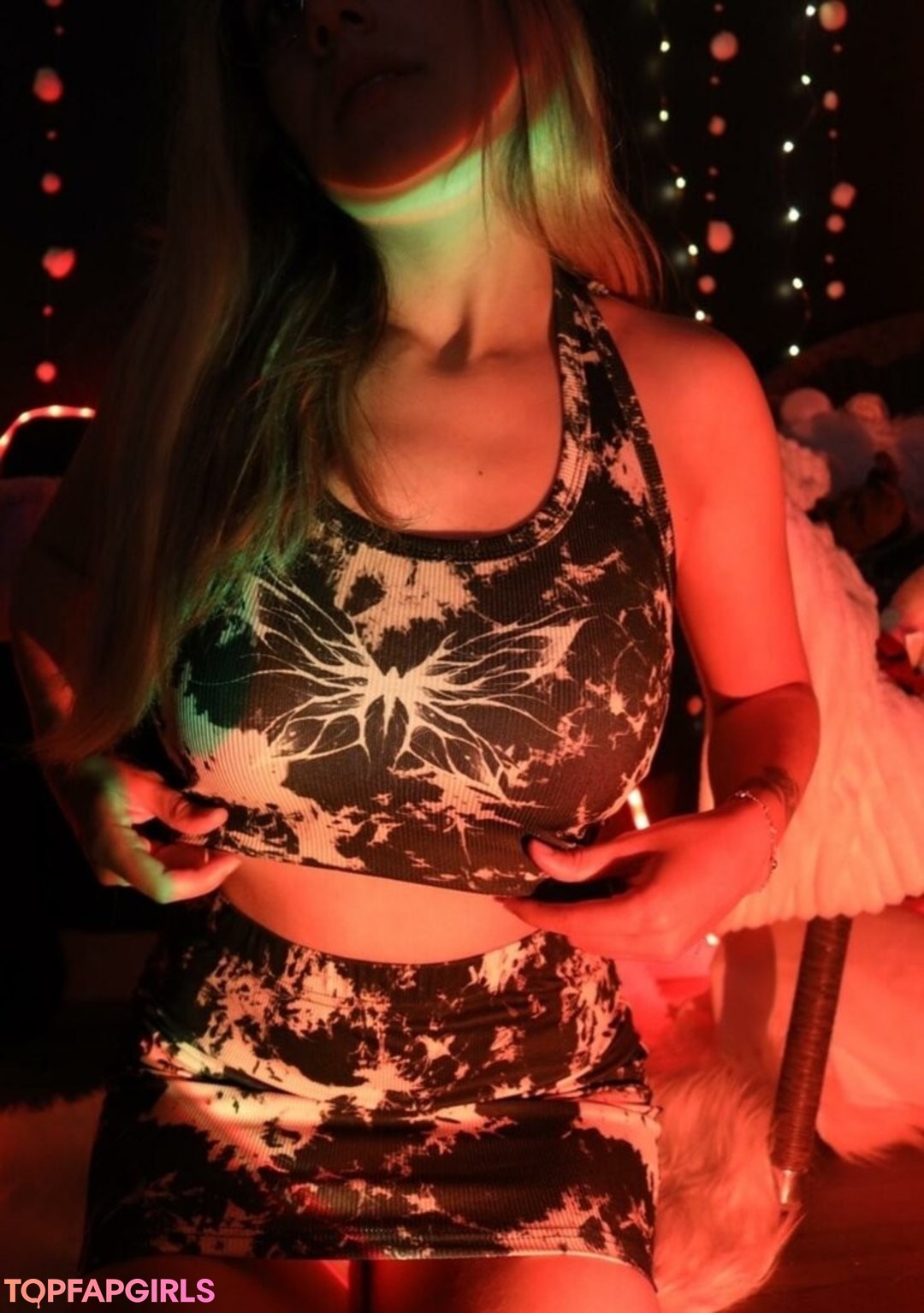 Maya ASMR model pretty pictures