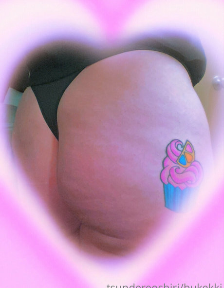 bukekki model nude pic