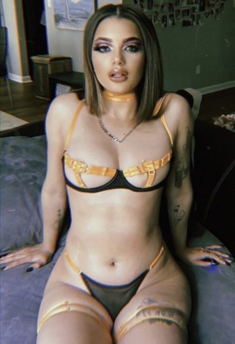 krystaleeliz model nudes galleries