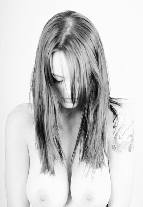 Henna Nueller model art pictures