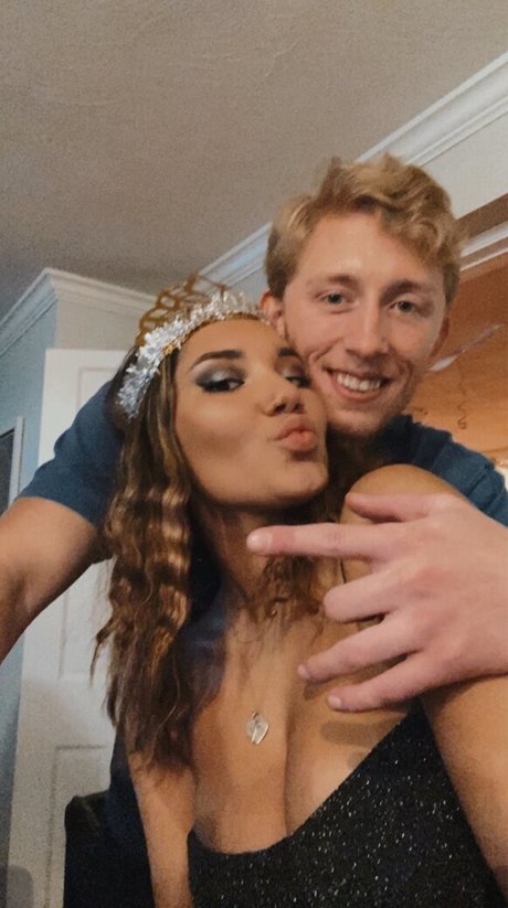 Hannah Malvone adult model images