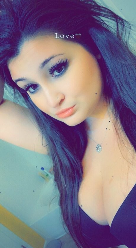 asian brunette onlyfans naked images