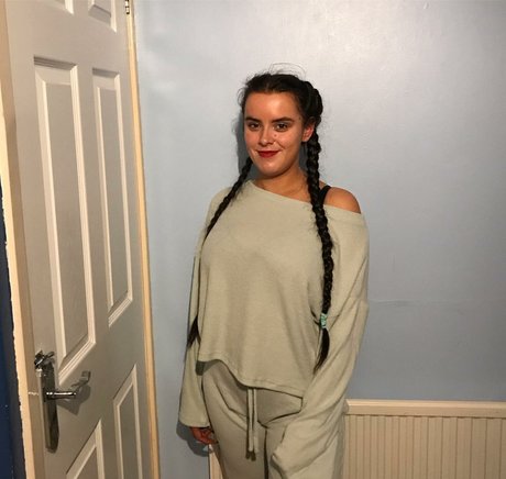 Kirsty Brittain naked actress pics