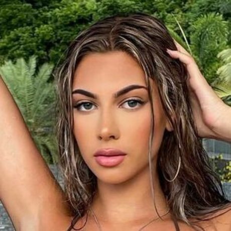 Olivia Gileno model naked img