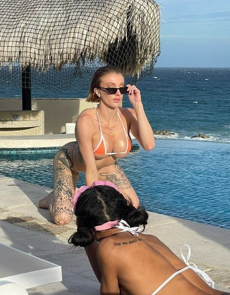 urfavredhead pornographic model img