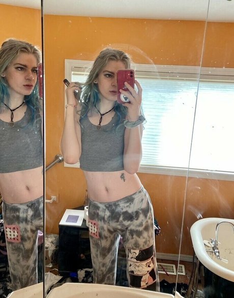 skinny blonde milf onlyfans nice pic