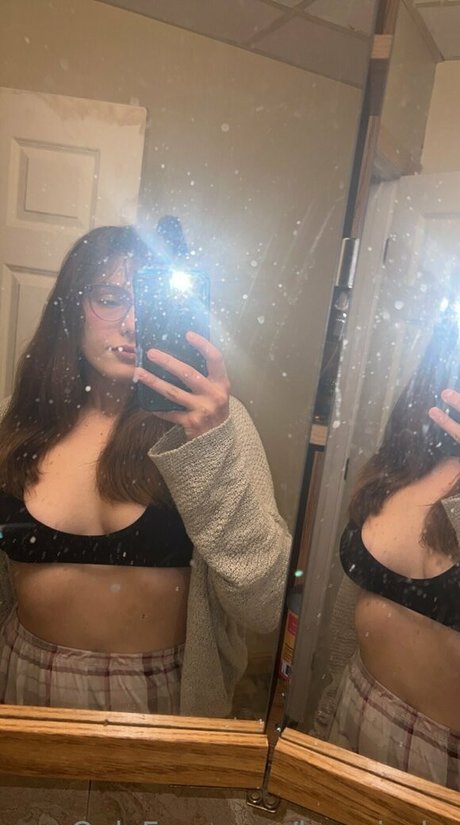 henniesky erotic model gallery