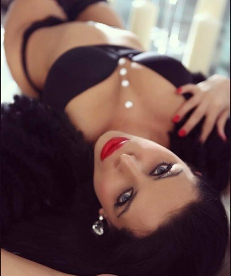 coco cooper star top photos