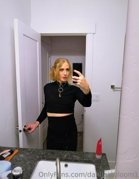 dahliainbloom1 high quality model images