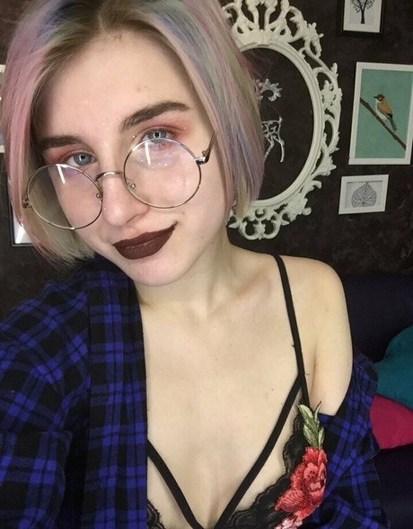 alice immodest star high quality photo