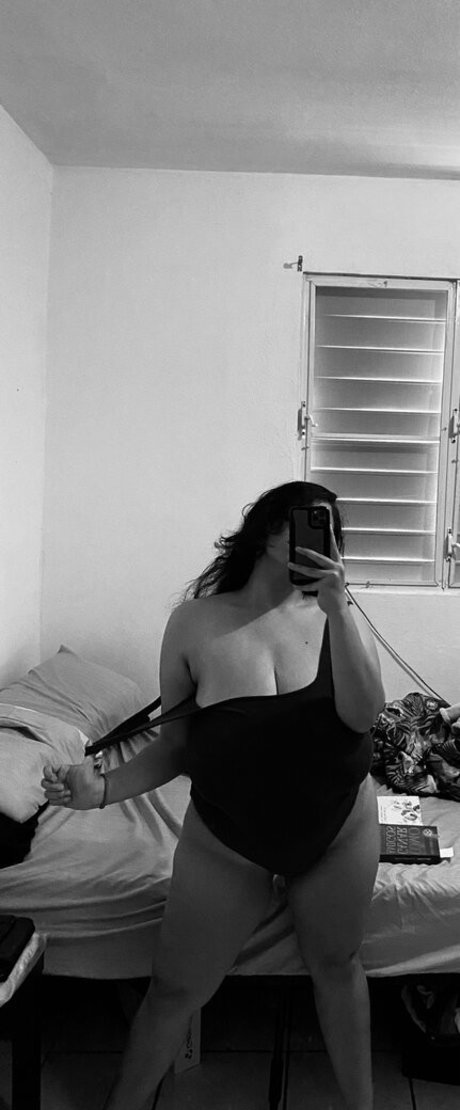 miladie model naked picture