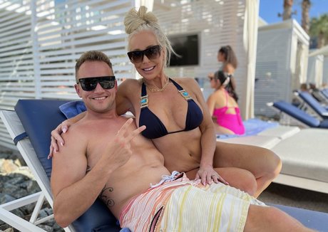 azmorganxoxo nude model gallery