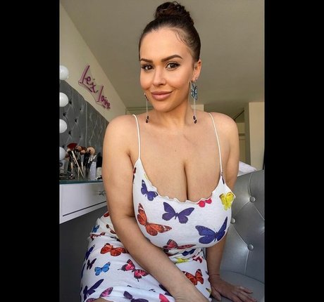 Gia Blaze beautiful pornstar img