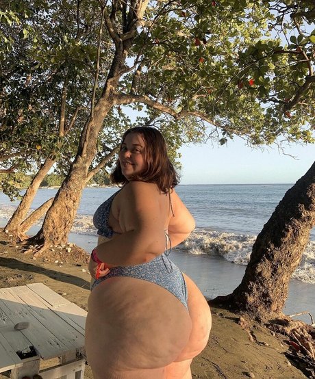 LuciaMaison pretty pornstar pictures