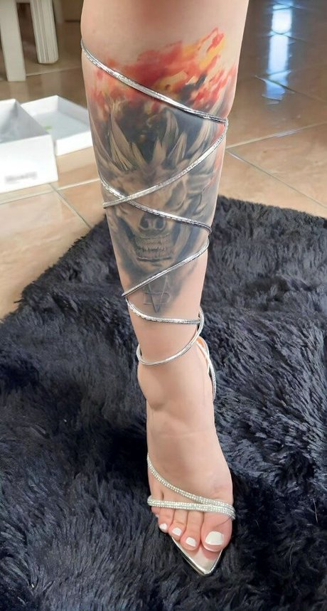 Lari Anjos pornstar nude image