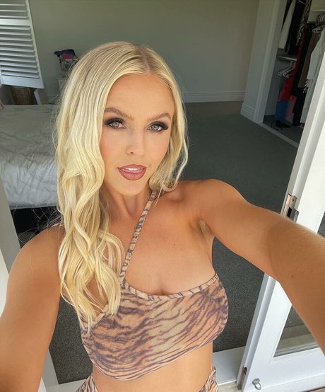 ellaredmond model art photo