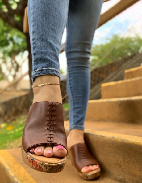 kim kisses foot goddess naked model pictures