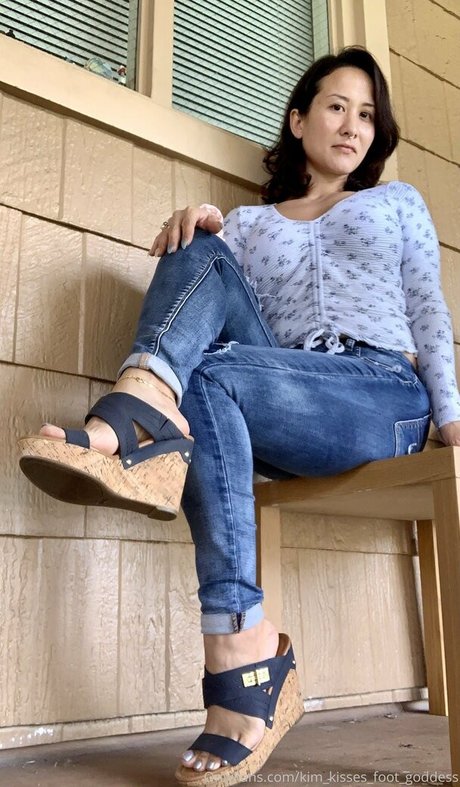 kim kisses foot goddess pornstar xxx image