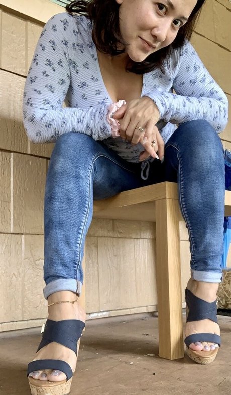 kim kisses foot goddess porn model pictures