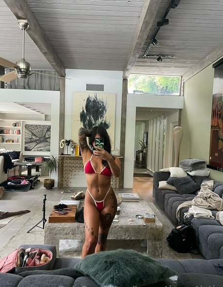 teenytinyartistic sexy actress image