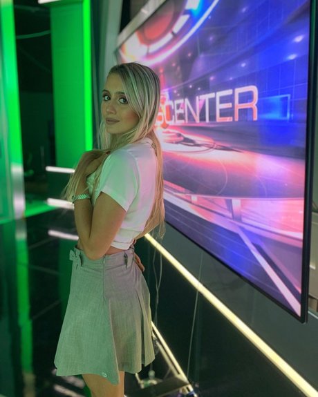 Morena Beltran pretty model photos