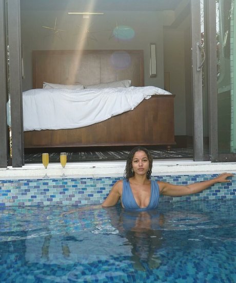 Alisha Wainwright free model pictures