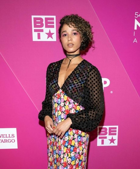 Alisha Wainwright erotic model photo